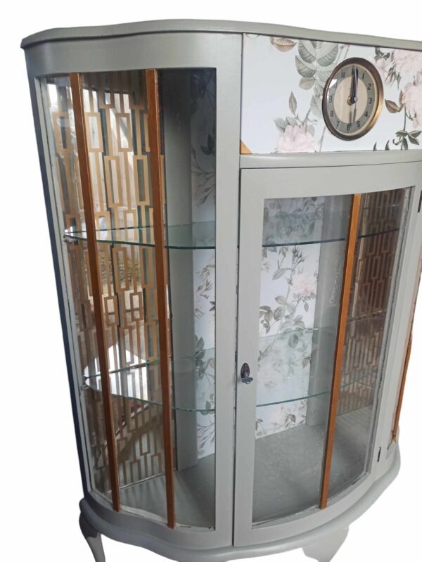 Schrank Vitrine Mintgrün Shabby Uhr Blumen Vintage Upcycling – Bild 3