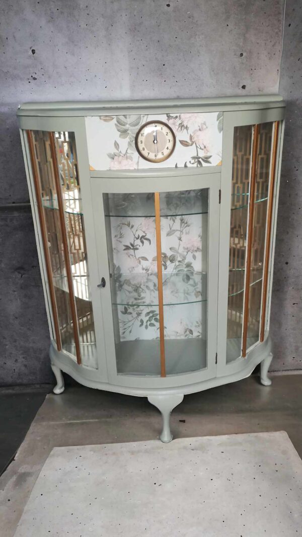 Schrank Vitrine Mintgrün Shabby Uhr Blumen Vintage Upcycling – Bild 2