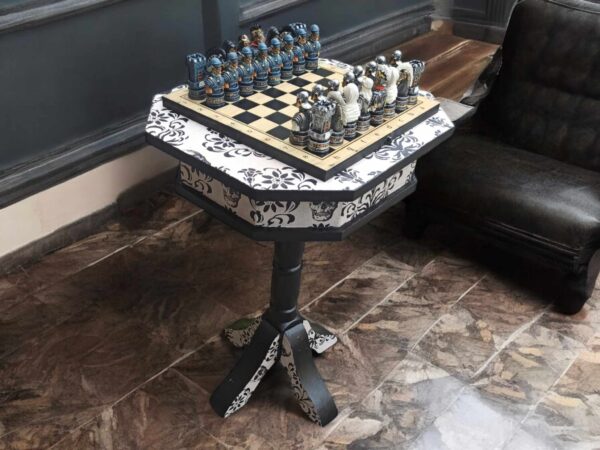 Spieltisch Beistelltisch Gothic Vintage Upcycling Betti