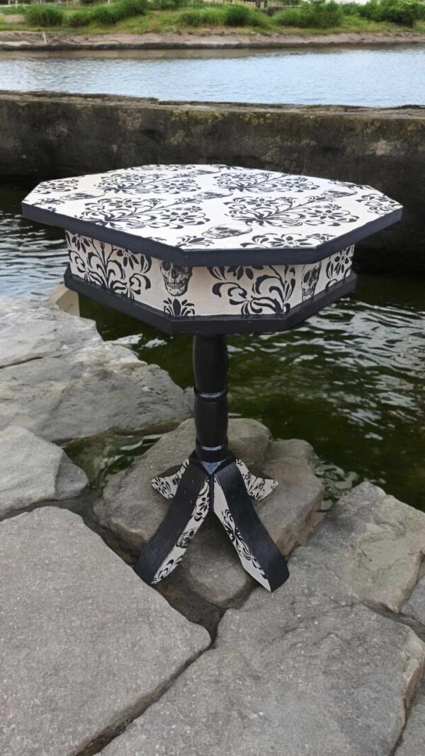Spieltisch Beistelltisch Gothic Vintage Upcycling Betti – Bild 8