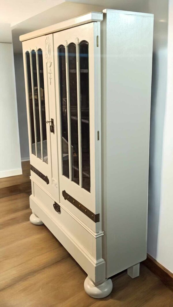 Vintage Upcycling Schrank Vitrine Regal Creme Schwarz Blumen Licht Shabby Aris – Bild 8