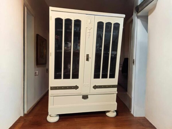 Vintage Upcycling Schrank Vitrine Regal Creme Schwarz Blumen Licht Shabby Aris – Bild 4