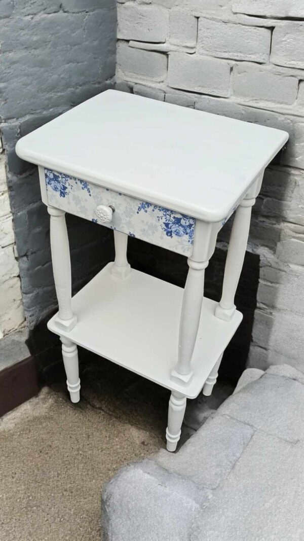Beistelltisch Schränkchen Blumentisch Weiß blau Schubladen Shabby Vintage Upcycling – Bild 2