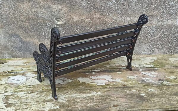 Puppenbank Bank Gothic shabby Vintage Upcycling Björn – Bild 4
