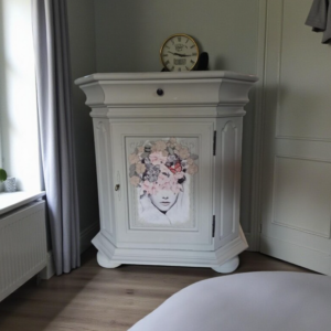 Vintage Möbel „Flower“ – Upcycling Unikat mit 3D Blumen