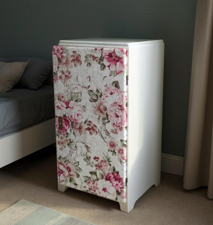 Vintage Schrank „Irina“ – romantisches Upcycling Möbel in Creme