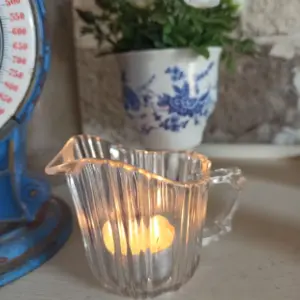 Sahnekännchen Milchkännchen Kännchen Glas Pressglas 30iger Vintage