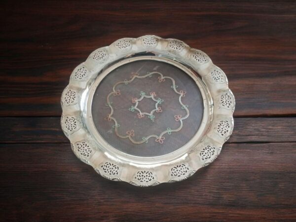 Vintage Metalltablett Glasabdeckung – rund, dekorativ & elegant