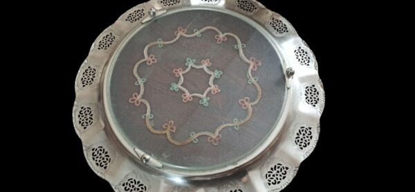 Vintage Metalltablett Glasabdeckung – rund, dekorativ & elegant – Bild 4