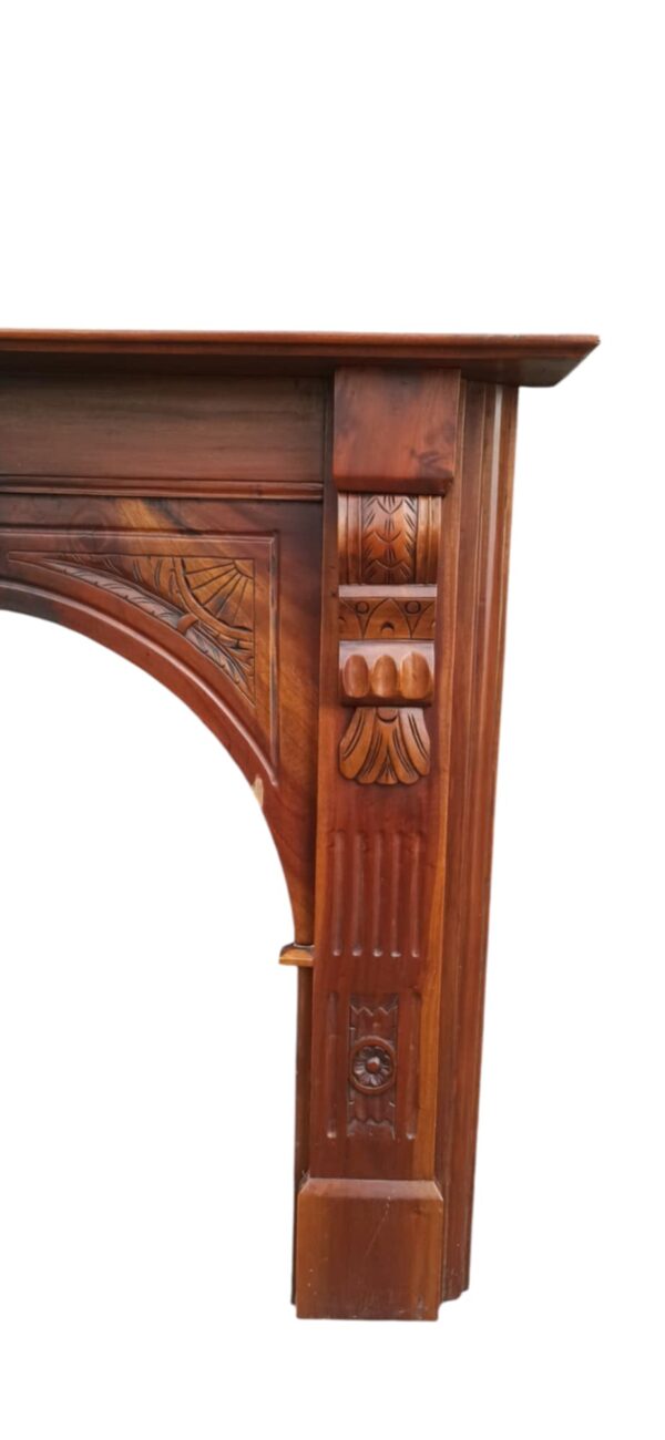 Kaminumrandung aus Holz Rustikal und Vintage mit Schnitzereien