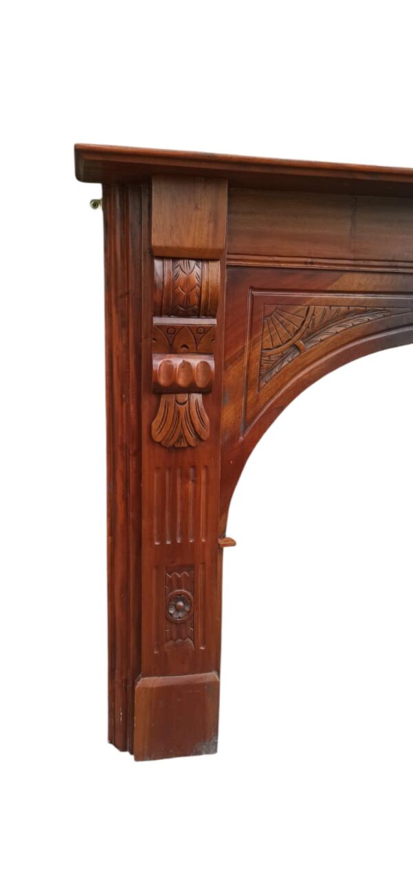 Kaminumrandung aus Holz Rustikal und Vintage mit Schnitzereien