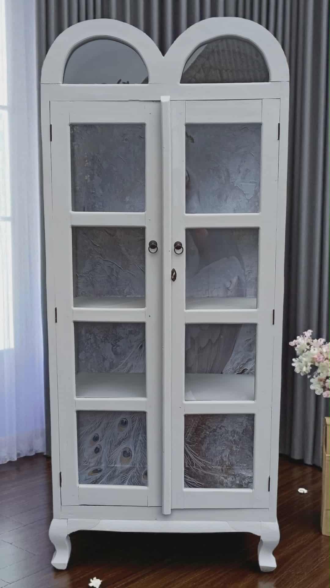 Glasschrank Vitrinenschrank Petunia | Vintage Shabby Chic Schrank | Upcycling Möbel | Landhausstil | Handgemacht & Unikat – Bild 5